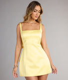 Style your seasonal looks with the Amalia Bow A-Line Satin Short Dress, a trend-right, fall dress designed for any plan on your calendar with new and unqiue details.