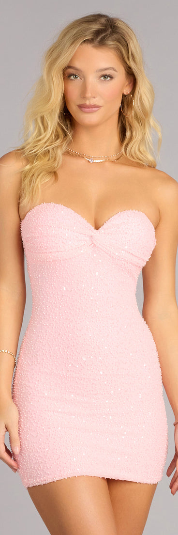 Own the dance floor in the Juliette Strapless Beaded Mini Dress, a feed-worthy pink prom dress that makes every move, post, and memory seriously unforgettable.
