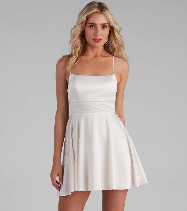 Step into winter chic with the Sonya Satin Dress, a ivory mini dress featuring an above-the-knee cut ideal for cocktail parties, festive gatherings, or clubwear.