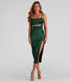 Feel confident and photo-ready in the Seona Formal Satin Midi Dress, a hunter green graduation dress perfect for 2025 ceremonies and parties.