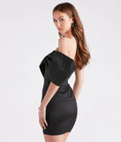 Revamp your 2025 wardrobe with this chic addition, the Raeya Taffeta Bow Strapless Mini Dress in black, perfect for elevating your style in the new year.
