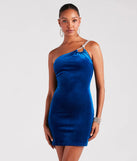 Step into seasonal chic with the Katelynn Velvet Rhinestone Strap Bodycon Dress, a royal mini dress featuring an above-the-knee cut ideal for cocktail parties, festive gatherings, or clubwear.