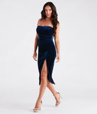 The midi dress length on the Elina Formal Velvet Strapless Midi Dress provides an elevated silhouette perfect for any party, occasion, or everyday styling.