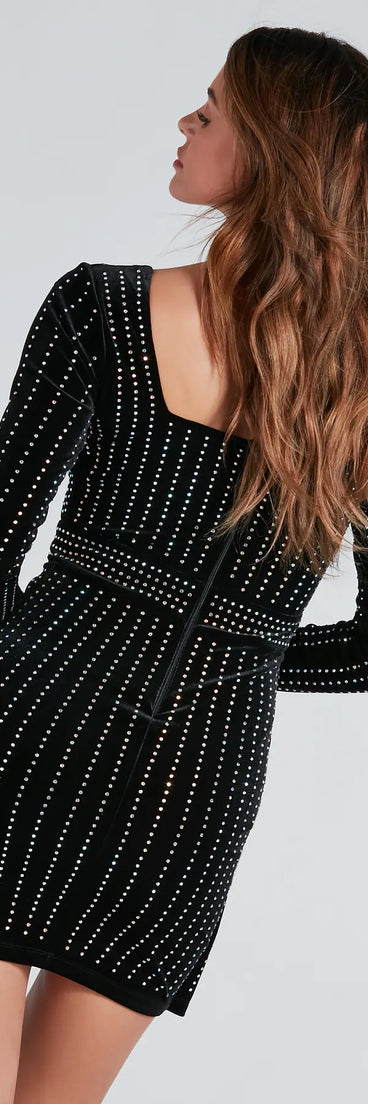 Own every entrance in the Raquel Formal Rhinestone Velvet Mini Dress, a black party dress perfect for milestone birthdays and grad parties, or dancing through summer nights and unforgettable bachelorette celebrations.