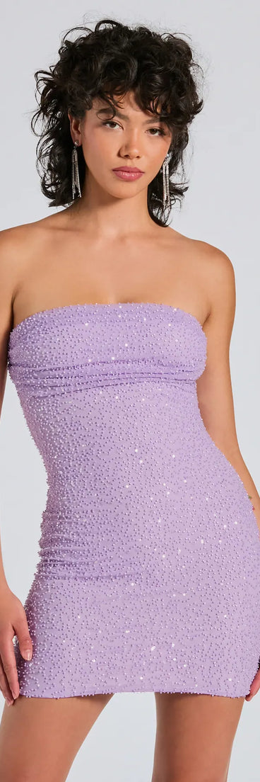 Add royal flair with the Lena Strapless Bodycon Beaded Mesh Mini Dress in lavender, a viral-worthy pick from the purple homecoming dress collection made to light up your HOCO feed.