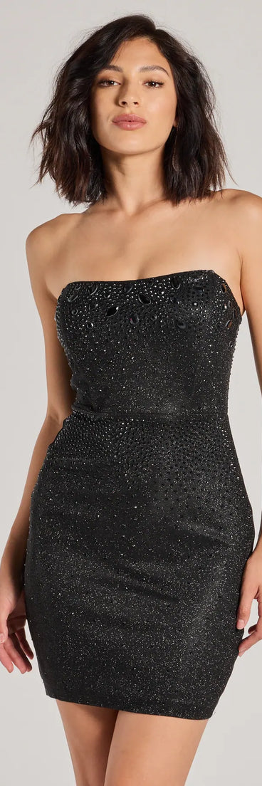 The Juiletta Strapless Rhinestone Glitter Mini Dress is a mini dress that will make a statement with its short hemline and on-trend details to have you ready for any event!