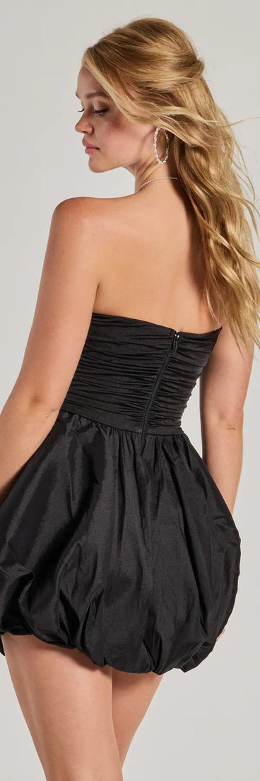 Own every entrance in the Aida Strapless Taffeta Bubble Hem Party Dress, a black party dress perfect for milestone birthdays and grad parties, or dancing through autumn nights and unforgettable bachelorette celebrations.
