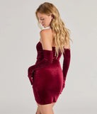 Own every entrance in the Caroline Velvet Strapless Dress With Gloves, a burgundy party dress perfect for milestone birthdays and grad parties, or dancing through summer nights and unforgettable bachelorette celebrations.