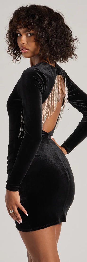 Flaunt your silhouette in the tight Salma Rhinestone Fringe Backless Velvet Mini Dress in black, a bodycon dress that empowers your look with bold style and effortless edge.