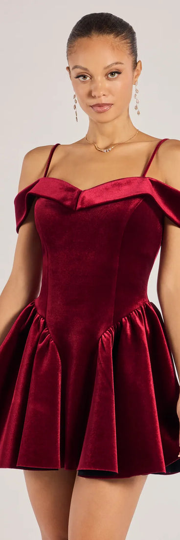 The Andie Velvet Drop Waist Skater Dress is your new go-to burgundy dress—effortless, versatile, and made to update your fall style in seconds.