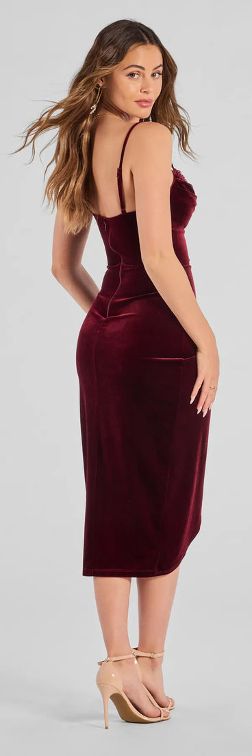 Own the evening in the Christa Sleeveless Velvet Wrap Midi Dress in wine, a summer cocktail dress perfect for rooftop parties and stylish soirées.