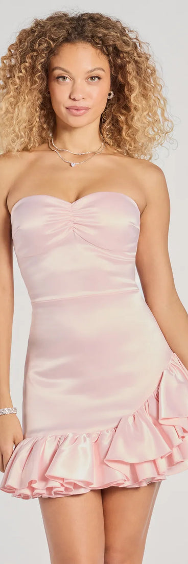 Turn heads at Prom 2025 in this pink prom dress, where statement-making details meet the iconic style of the Kathleen Strapless Sweetheart Satin Ruffle Party Dress .