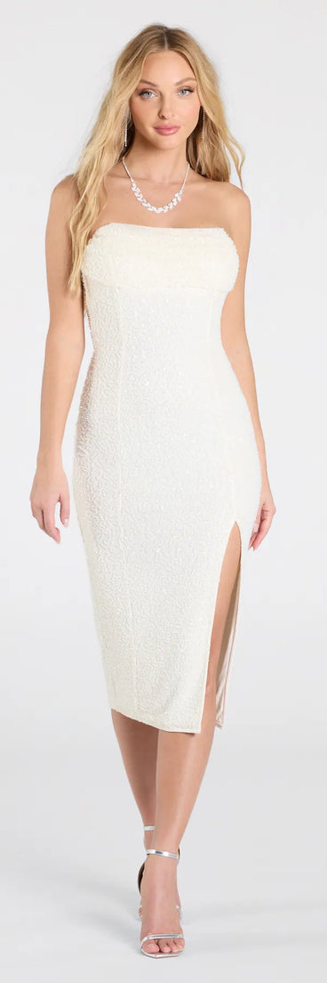 Step into milestone moments with the Kris Strapless Bodycon Beaded Midi Formal Dress, a standout in ivory dresses perfect for birdal showers, sorority celebrations, and 2025 HOCO looks.