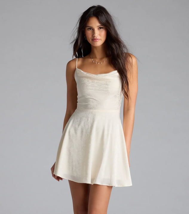 Own every entrance in the Jianna Floral Satin Short A-Line Dress, a ivory party dress perfect for milestone birthdays and grad parties, or dancing through summer nights and unforgettable bachelorette celebrations.