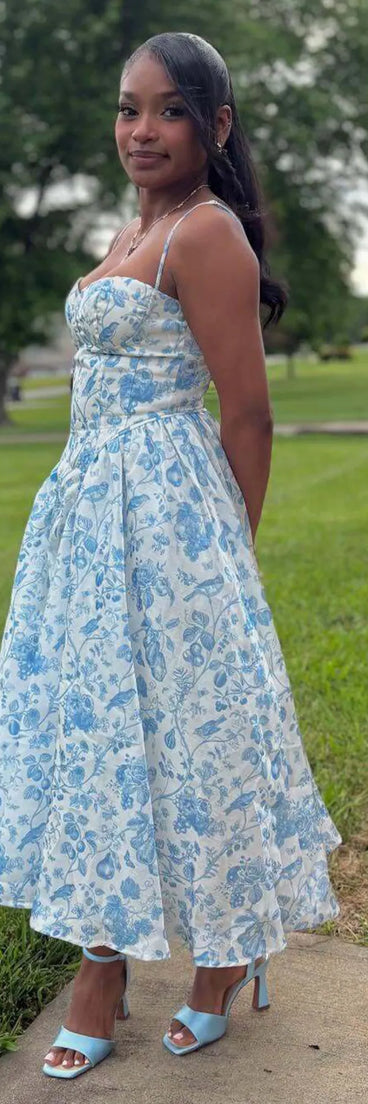 Own the spotlight in the Clarabelle Sweetheart A-Line Midi Formal Dress, a blue formal dress crafted to deliver luxe style for autumn weddings, Military Balls, or any special event.