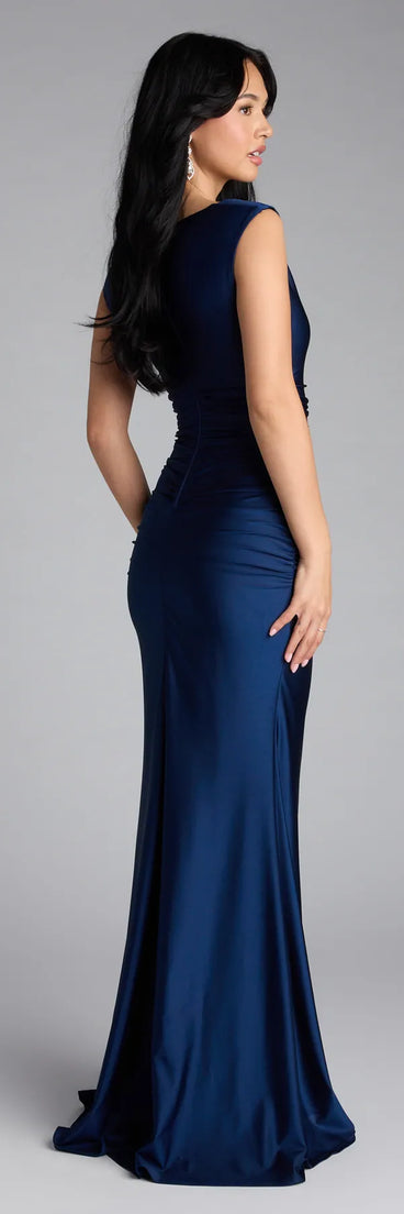 Style your seasonal looks with the Blanca Boat Neck Mermaid Formal Dress, a trend-right, navy blue fall dress designed for any plan on your calendar with new and unqiue details.