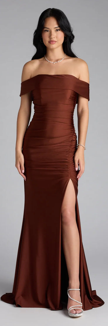 The Alicia Off-The-Shoulder Mermaid Formal Dress is your new go-to brown dress—effortless, versatile, and made to update your fall style in seconds.