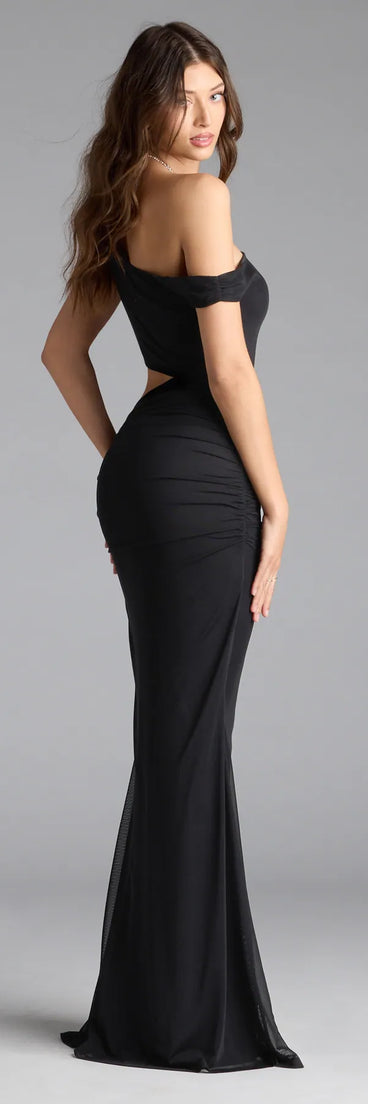 Turn heads at Prom 2025 in this black prom dress, where statement-making details meet the iconic style of the Idella One-Shoulder Cutout Mesh Formal Dress.
