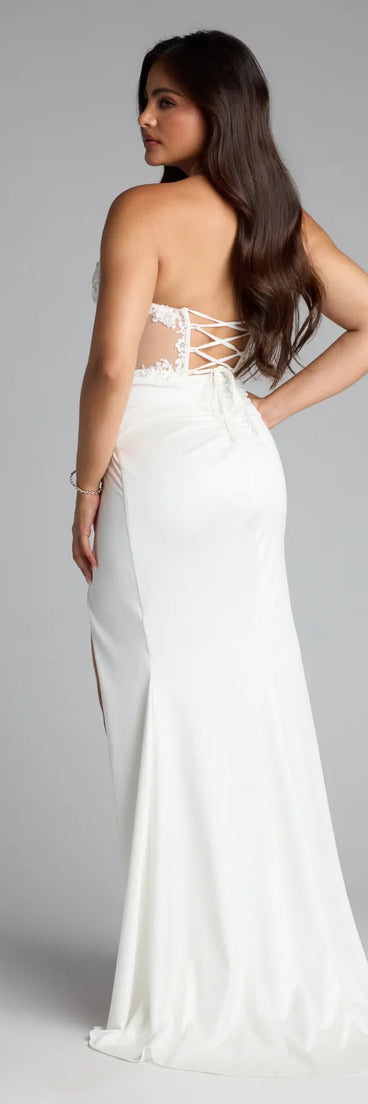 A stunning pick for an engagement photoshoot outfit or autumn wedding guest dress, this fall formal dress showcases the Shayla Strapless Corset Lace Formal Dress in ivory with a graceful silhouette that captures the moment.