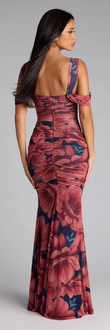 Style your seasonal looks with the Layla Floral Cold Shoulder Mermaid Formal Dress, a trend-right, navy blue fall dress designed for any plan on your calendar with new and unqiue details.