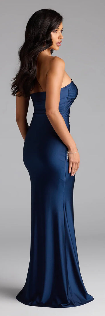 Own the spotlight in the Cheryl Strapless Slit Mermaid Formal Dress, a navy blue formal dress crafted to deliver luxe style for autumn weddings, Military Balls, or any special event.