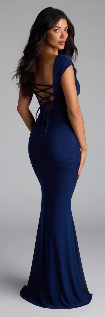 Style your seasonal looks with the Camren Lace-Up Mermaid Mesh Formal Dress, a trend-right, navy blue fall dress designed for any plan on your calendar with new and unqiue details.