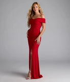 Step into summer looking effortlessly chic in the Giada Glitter Knit Off-the-Shoulder Column Dress in red, a must-have Windsor dress for your warm-weather wardrobe.