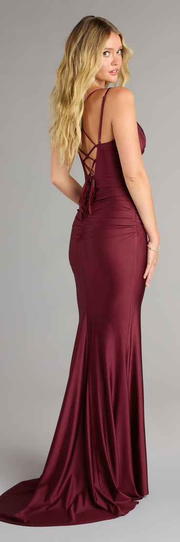 Style your seasonal looks with the Amelia Lace-Up Mermaid Formal Dress, a trend-right, fall dress designed for any plan on your calendar with new and unqiue details.