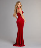 Style your seasonal looks with the Amberlyn Velvet Corset Mermaid Formal Dress, a trend-right, fall dress designed for any plan on your calendar with new and unqiue details.