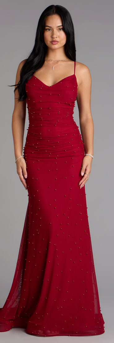 The Adrianna Faux Pearl Mermaid Formal Dress is your new go-to Windsor dress—effortless, versatile, and made to update your fall style in seconds.