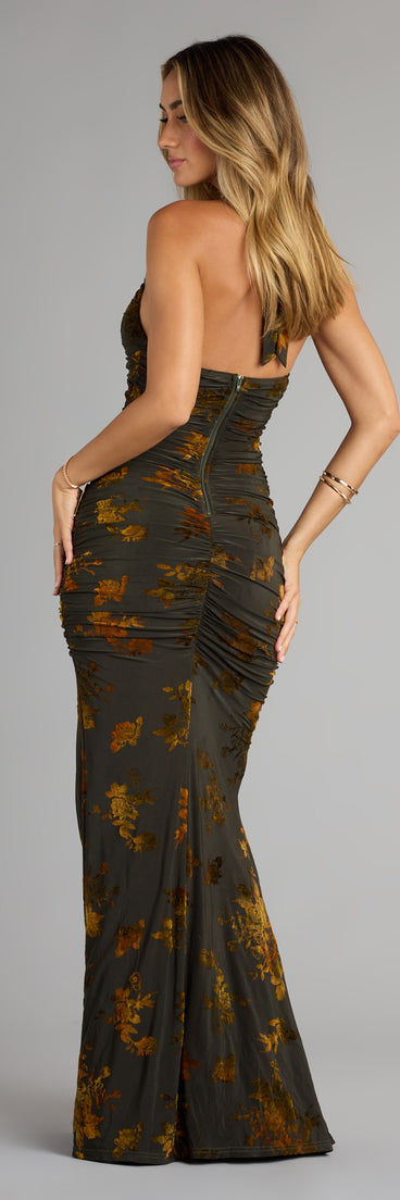 Style your seasonal looks with the Martha Flocked Floral Velvet Mermaid Formal Dress, a trend-right, fall dress designed for any plan on your calendar with new and unqiue details.