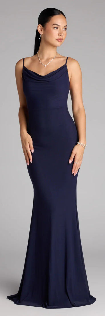 The Meara Backless Mesh Mermaid Dress is your new go-to navy blue dress—effortless, versatile, and made to update your fall style in seconds.