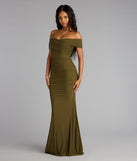 The Allison Off-The-Shoulder Mermaid Formal Dress is your new go-to Windsor dress—effortless, versatile, and made to update your fall style in seconds.