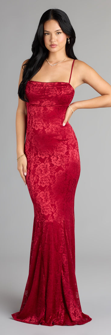 The Kendal Lace Mermaid Formal Dress is your new go-to Windsor dress—effortless, versatile, and made to update your fall style in seconds.