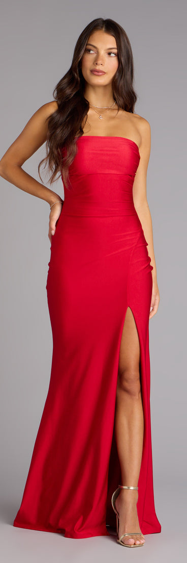 The Cheryl Strapless Slit Mermaid Formal Dress is your new go-to Windsor dress—effortless, versatile, and made to update your fall style in seconds.