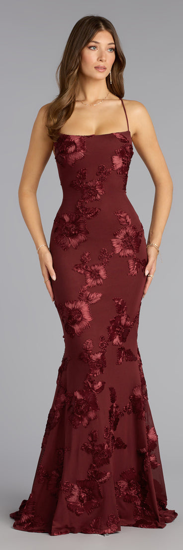 The Gabi Lace-Up Floral Trim Mermaid Formal Dress is your new go-to Windsor dress—effortless, versatile, and made to update your fall style in seconds.