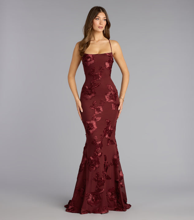 The Gabi Lace-Up Floral Trim Mermaid Formal Dress is your new go-to Windsor dress—effortless, versatile, and made to update your fall style in seconds.