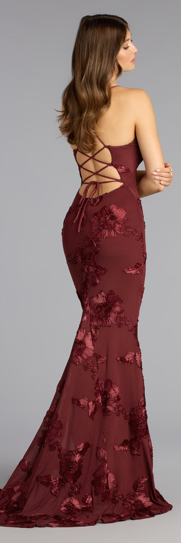 The Gabi Lace-Up Floral Trim Mermaid Formal Dress is your new go-to Windsor dress—effortless, versatile, and made to update your fall style in seconds.