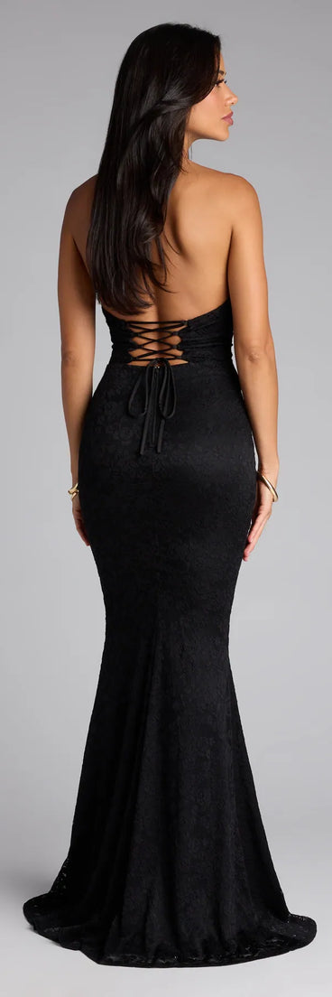 Style your seasonal looks with the Lane Halter Strappy Lace Mermaid Formal Dress, a trend-right, black fall dress designed for any plan on your calendar with new and unqiue details.
