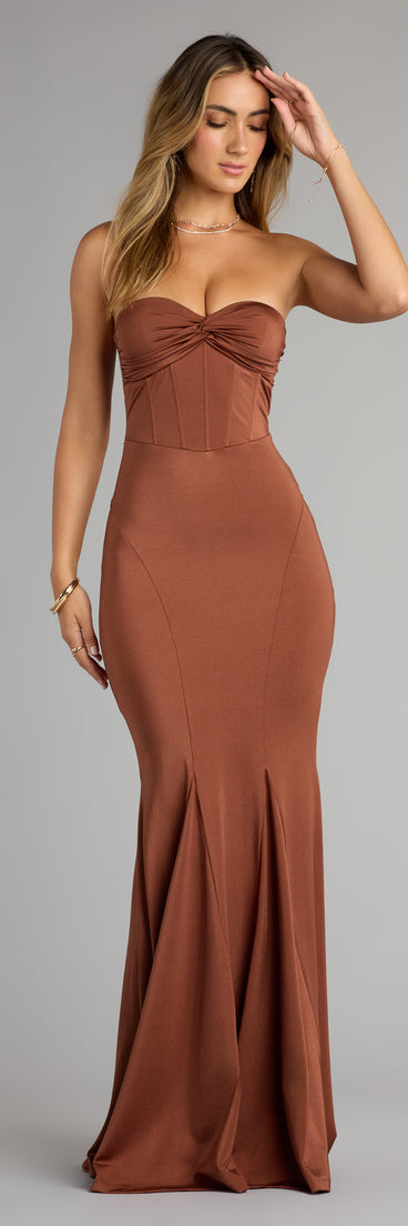 The Liliana Corset Mermaid Formal Dress is your new go-to Windsor dress—effortless, versatile, and made to update your fall style in seconds.