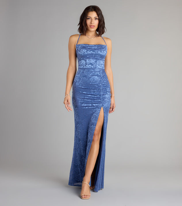 Style your seasonal looks with the Kehlani Formal Floral Lace Slit Mermaid Dress, a trend-right, fall dress designed for any plan on your calendar with new and unqiue details.