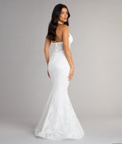 Style your seasonal looks with the Cadie Halter Corset Slit Lace Formal Dress, a trend-right, fall dress designed for any plan on your calendar with new and unqiue details.