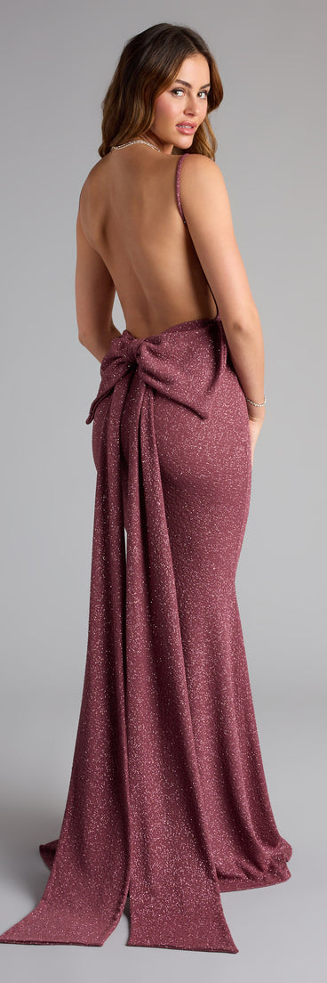 The Gwendolyn Glitter Knit Bow-Back Mermaid Dress is your new go-to Windsor dress—effortless, versatile, and made to update your fall style in seconds.