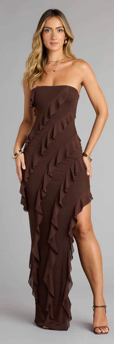 The Gabby Formal Mesh Strapless Ruffle Long Dress is your new go-to Windsor dress—effortless, versatile, and made to update your fall style in seconds.