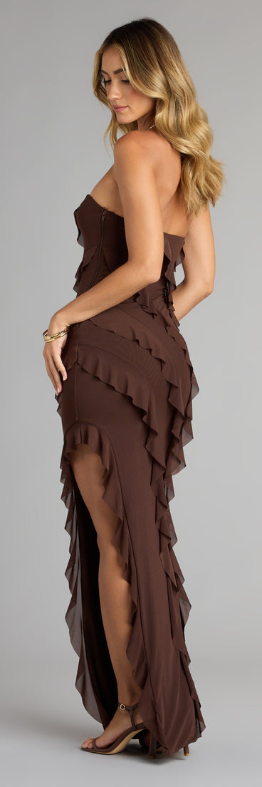 Style your seasonal looks with the Gabby Formal Mesh Strapless Ruffle Long Dress, a trend-right, fall dress designed for any plan on your calendar with new and unqiue details.