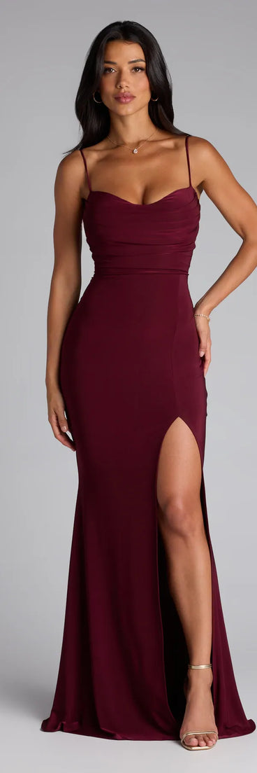 Steal the spotlight in the Adera Formal Sweetheart Mermaid Dress in maroon, a fiery pick from the red homecoming dresses collection designed for bold entrances.