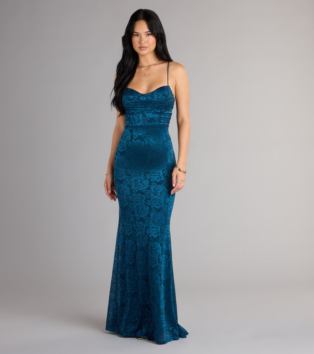 Style your seasonal looks with the Haisley Open Back Floral Lace Mermaid Dress, a trend-right, fall dress designed for any plan on your calendar with new and unqiue details.