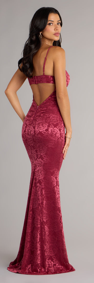 Celebrate in style with the Haisley Open Back Floral Lace Mermaid Dress, a holiday dresses standout that brings bold, festive flair and a party-ready look.