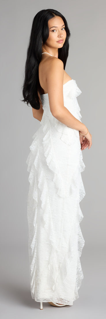 Style your seasonal looks with the Ellie Ruffled Lace High Slit Formal Dress, a trend-right, fall dress designed for any plan on your calendar with new and unqiue details.