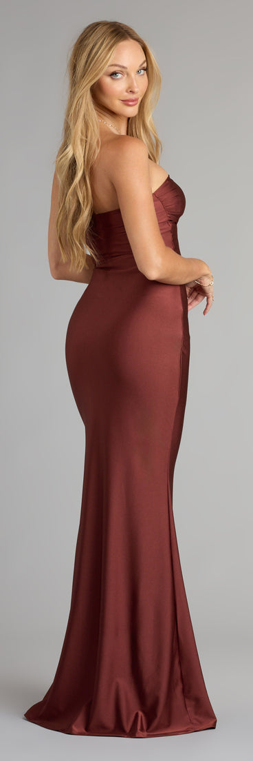 Style your seasonal looks with the Cheryl Strapless Slit Mermaid Formal Dress, a trend-right, fall dress designed for any plan on your calendar with new and unqiue details.